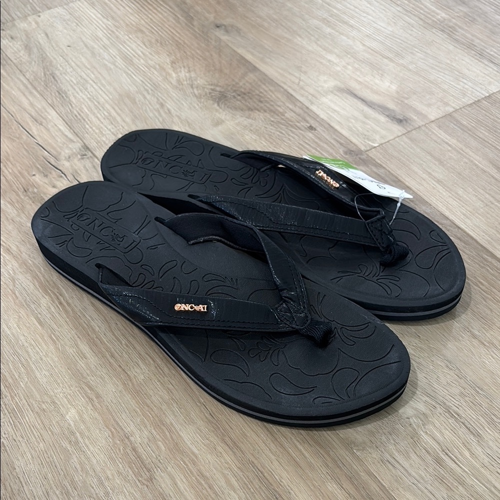 NEW Women’s Oncai Flip Flops
